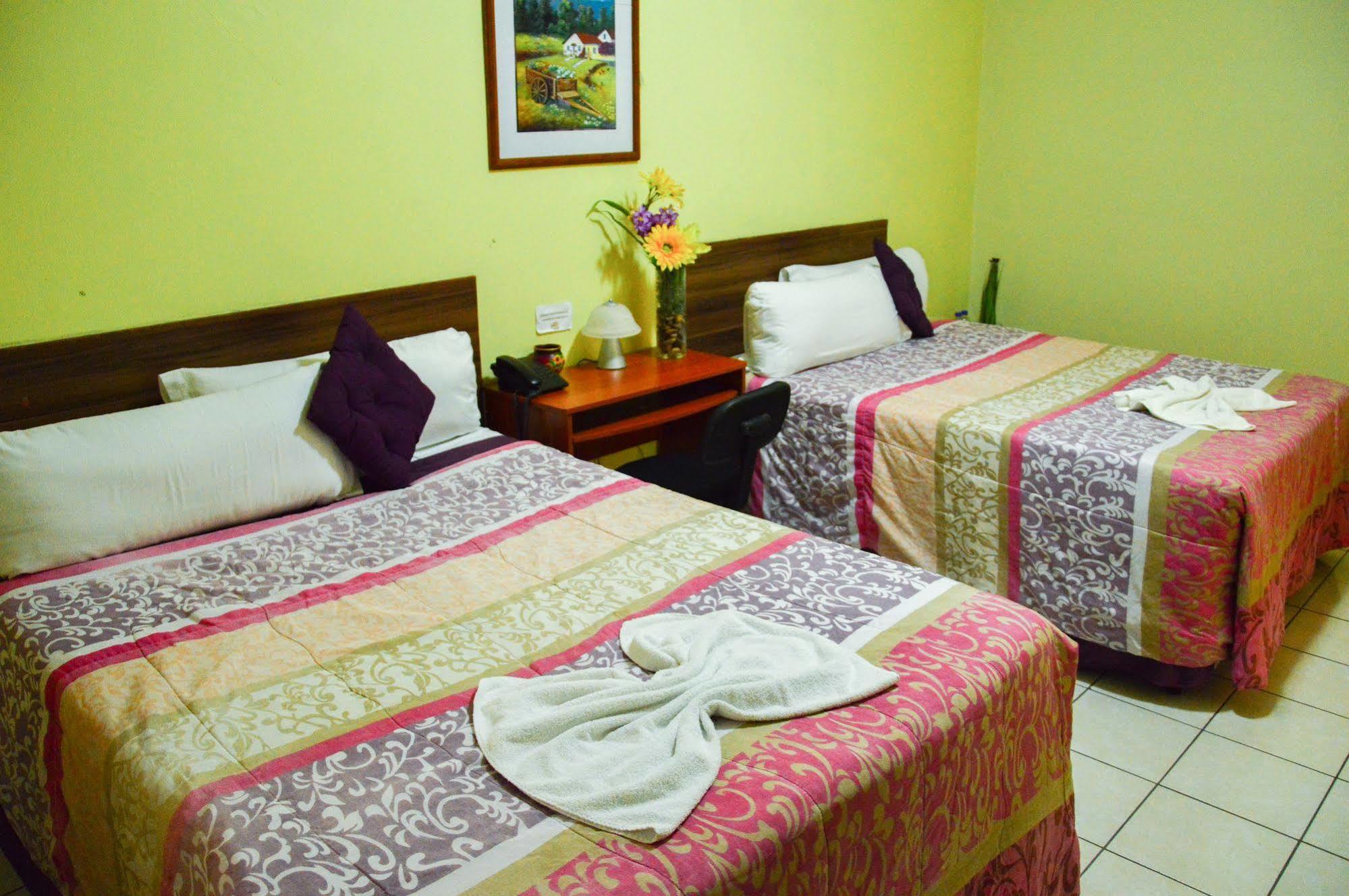 Hotel Fotherhouse San Salvador Bagian luar foto