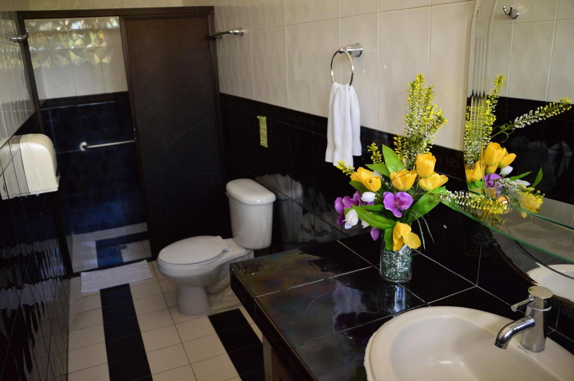 Hotel Fotherhouse San Salvador Bagian luar foto